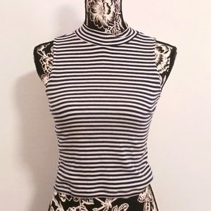 Turtle neck crop top